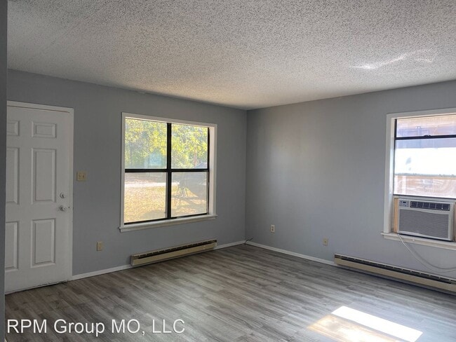 Building Photo - 3 br, 1.5 bath House - 1835 N. Drury Ave.
