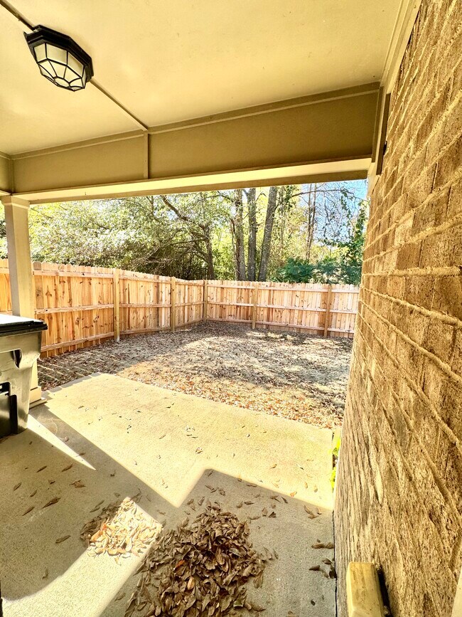 Private Backyard - 2040 Willow Glenn Dr