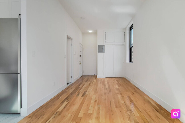 Foto del edificio - 37 1/2 Bedford St