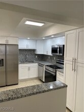 Building Photo - 4958 Viceroy St