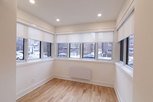 Building Photo - 3185 Av. Van Horne