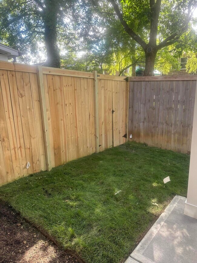 Foto del edificio - 3592 Harper Woods Ln