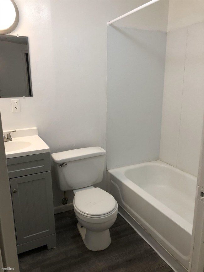Foto del edificio - Studio, 1 bath  - 4609 E Washington St 9