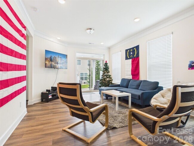 Foto del edificio - 3944 Fadden St
