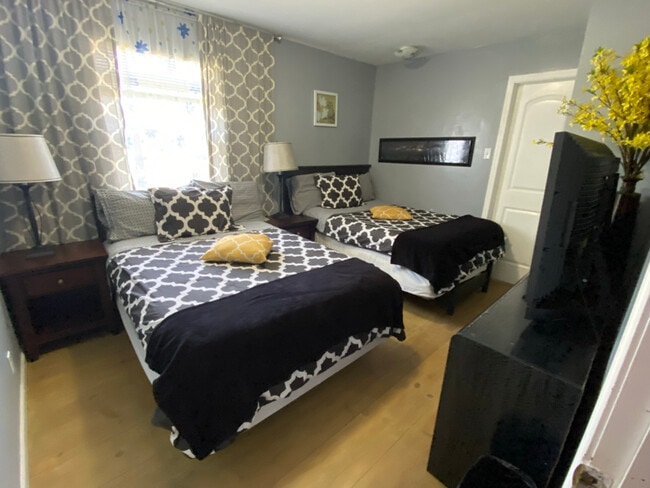 Foto del edificio - 1930 Reese Ave