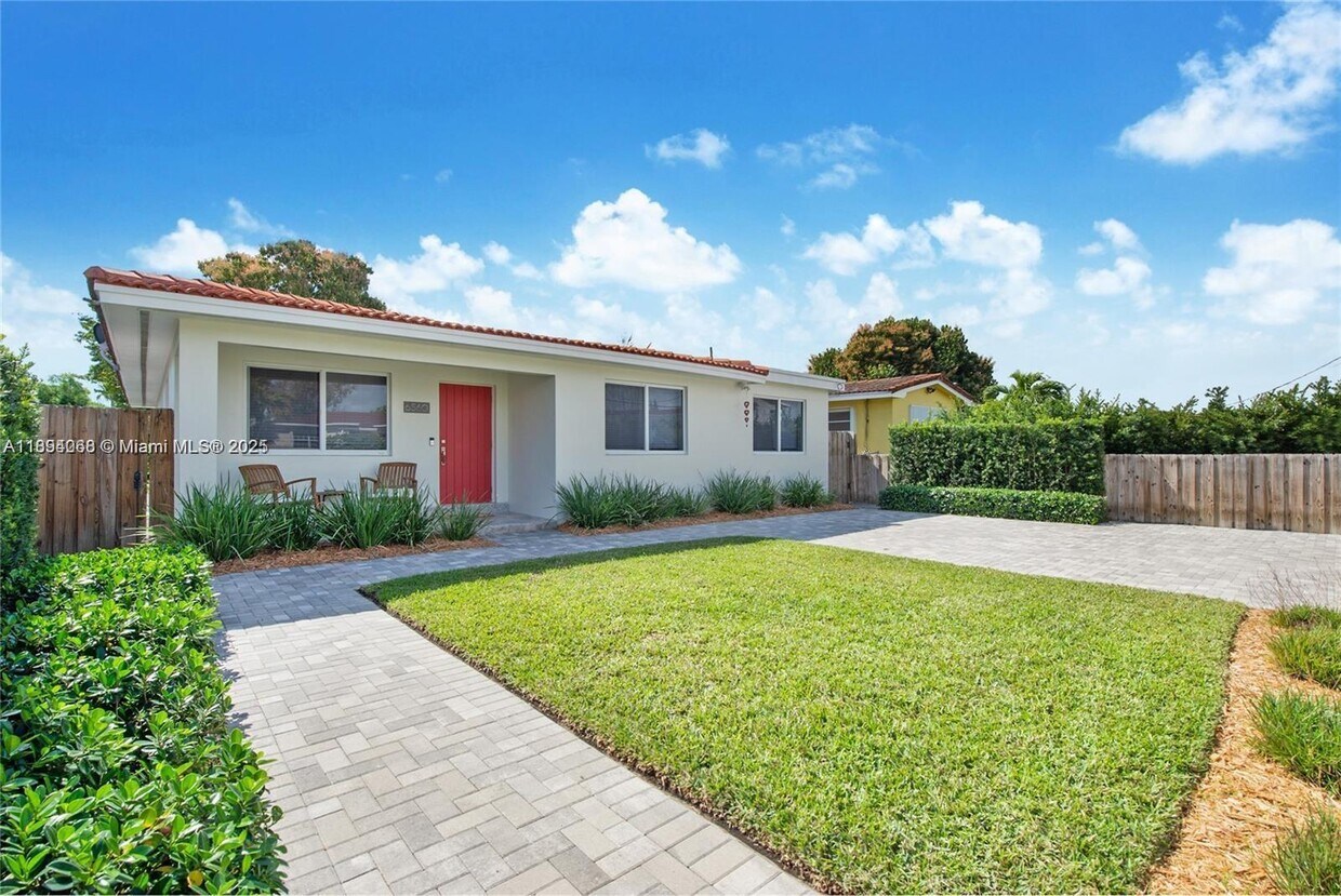 Foto principal - 6560 SW 26th St