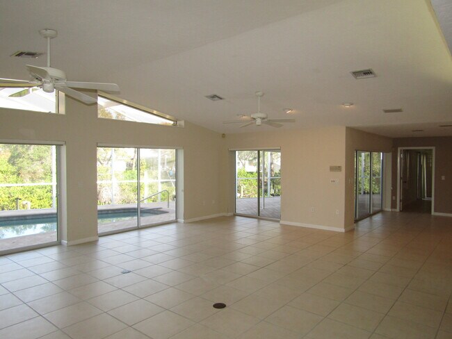 Building Photo - 468 Bellini Cir