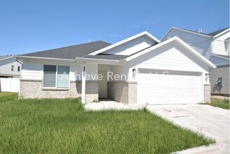 Building Photo - 2366 N 150 E