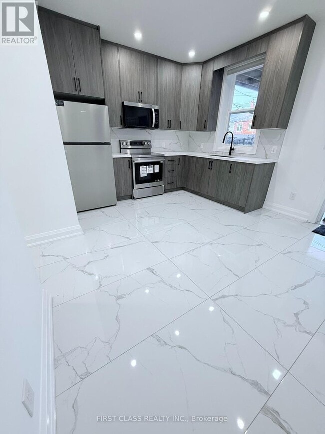 Building Photo - 144 Denison Ave