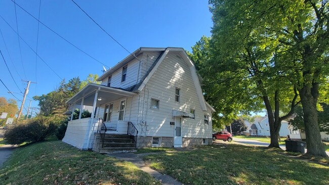Building Photo - 1573 East Ave