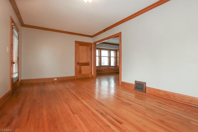Building Photo - 16111 Parkgrove Ave