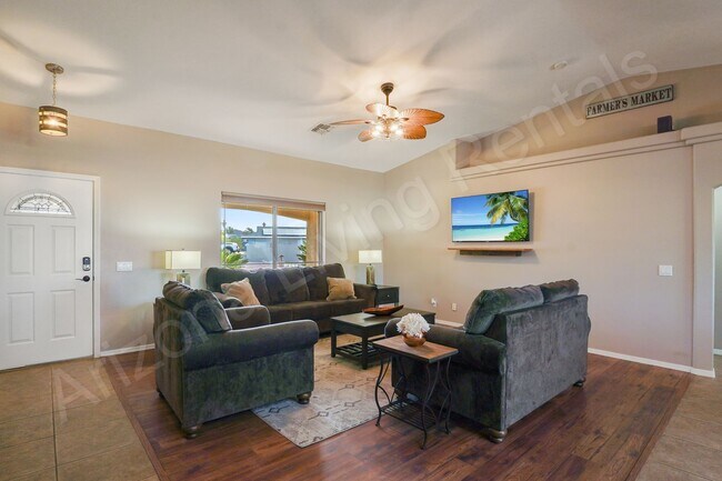 Foto del edificio - FURNISHED AVAILABLE APRIL THROUGH SEPTEMBER 2026