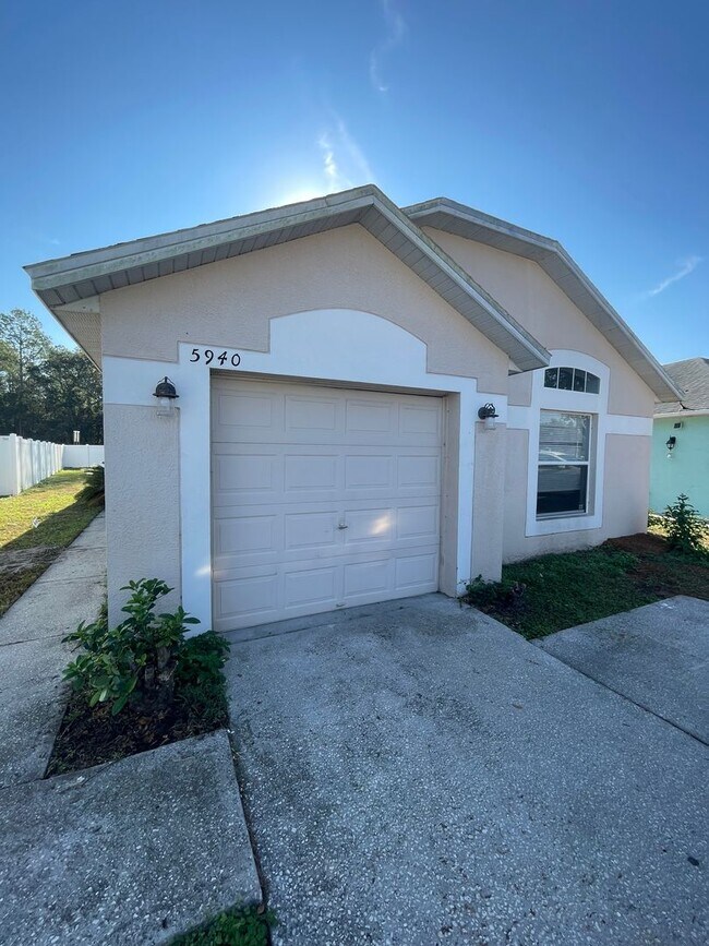 Foto del edificio - Quiet & Cozy Wesley Chapel Home with Great Yard – $1,850/mo