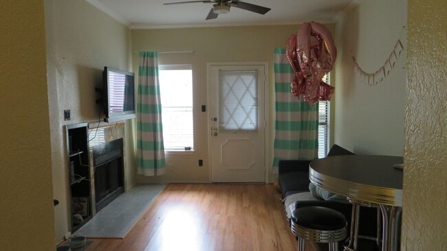 Foto del edificio - Beautiful 2 bed 1 bath condo 3 blocks from UT.