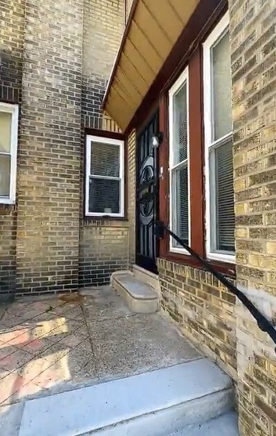 Building Photo - 5838 Fernwood St