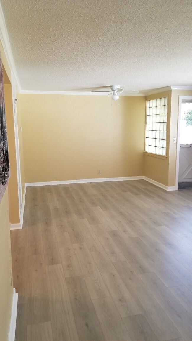 Foto del edificio - 124 Partridge Ln
