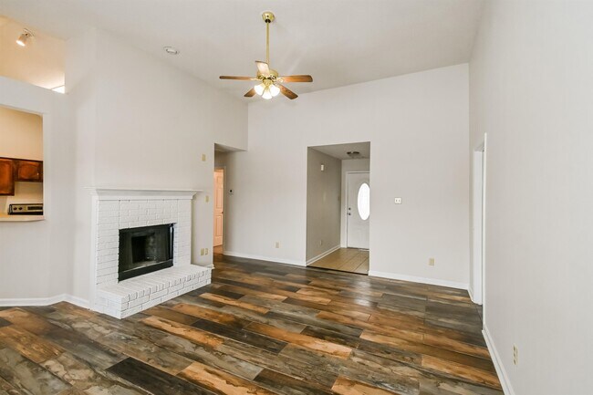 Building Photo - 5930 Cottage Hill Dr