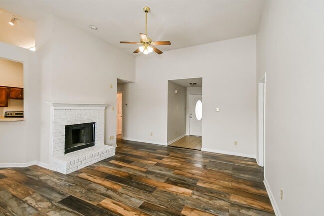 Foto del edificio - 5930 Cottage Hill Dr