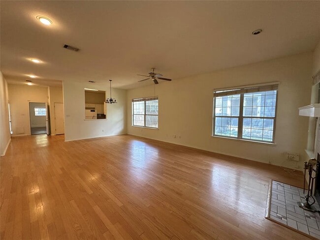 Foto del edificio - 311 E 38th St