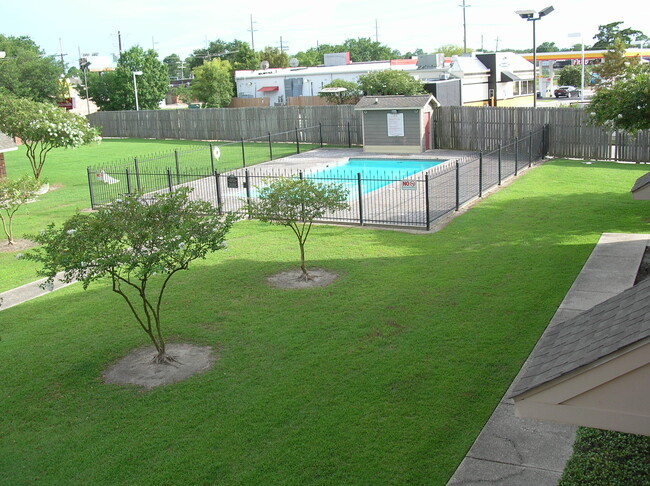 Building Photo - 710 E Boyd Dr