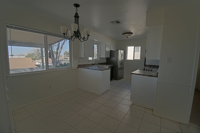 Building Photo - NE Heights 3 Bedroom 2 Bath 2 Living Areas...