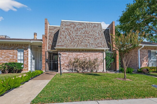 Foto del edificio - 4426 Basswood Ln