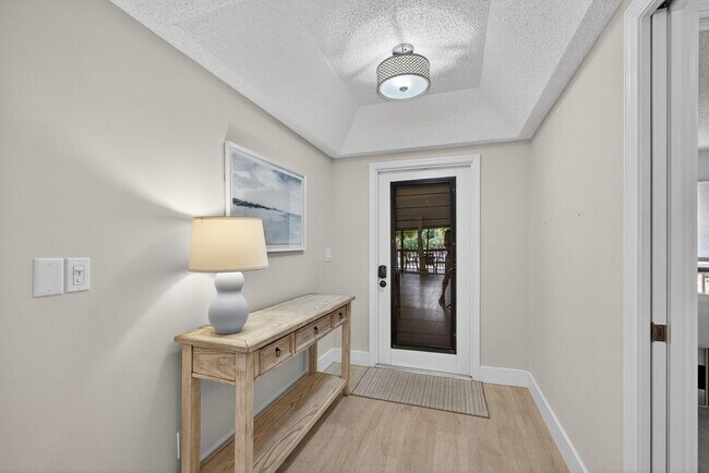 Building Photo - 419 Brackenwood Ln S