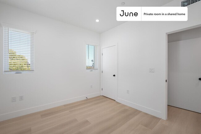Foto del edificio - Private bedroom in 4 bed/3 bath Home