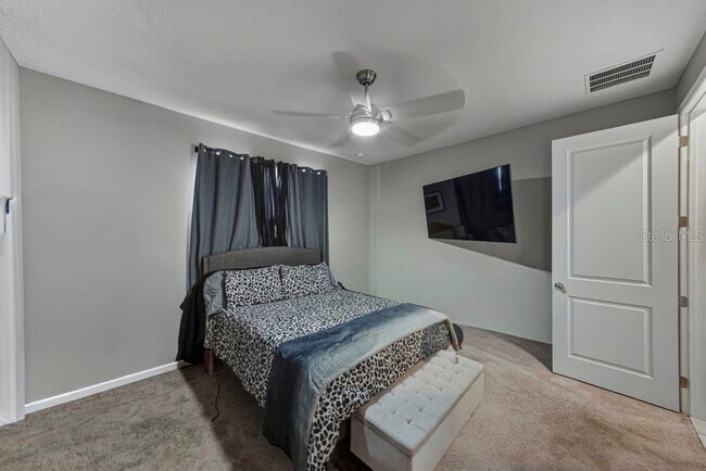 Building Photo - 295 Lake Smart Cir