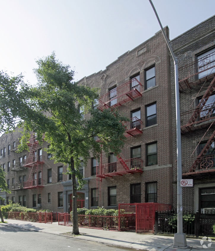 Primary Photo - Ebbetts Court