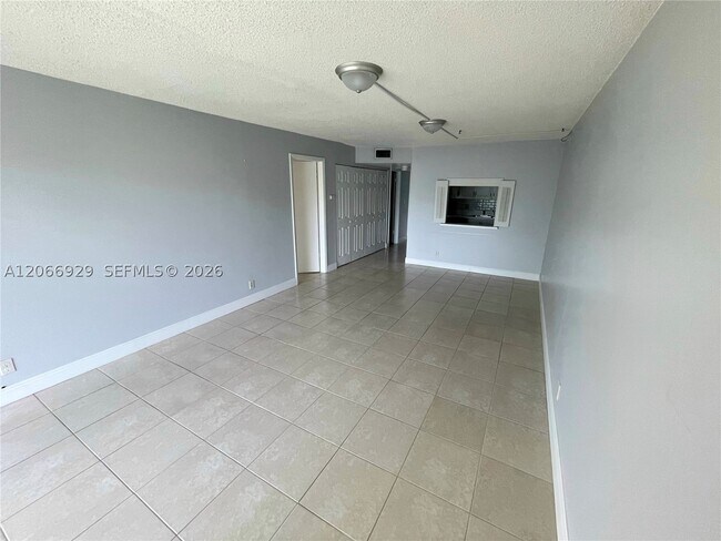 Foto del edificio - 9273 SW 8th St