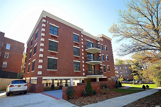 Building Photo - 55 S Middle Neck Rd