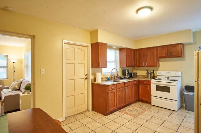 Building Photo - 1518 E Ellicott St