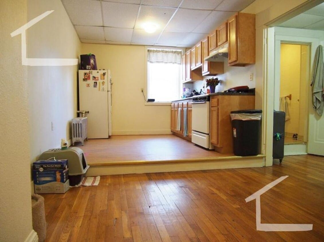 Foto principal - NO FEE Split Style 2 bed $1075 Each Close ...