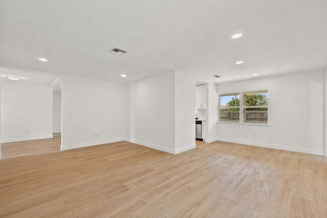 Foto del edificio - 1313 Pinetta Cir