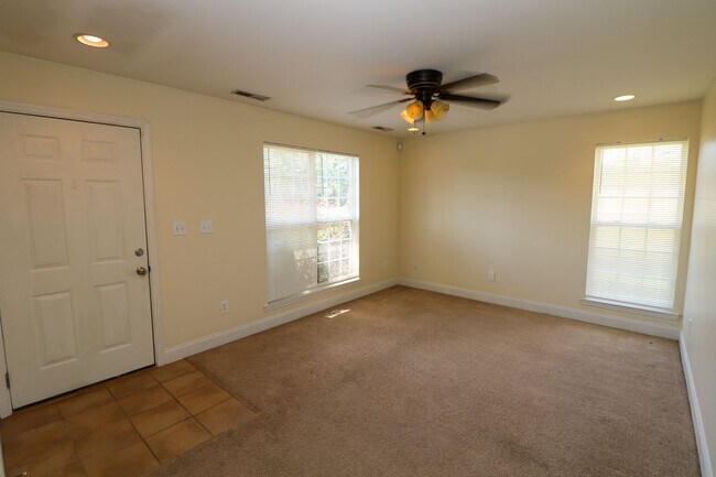 Building Photo - Adorable Duplex in Pell City