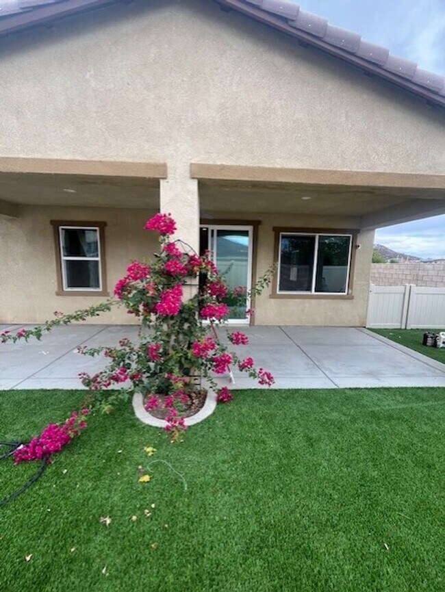 Foto del edificio - Charming Single-Story Home for Rent – Ener...