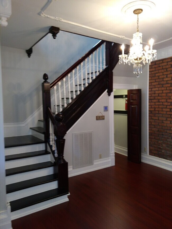 Building Photo - 4521 St Elmo Ave