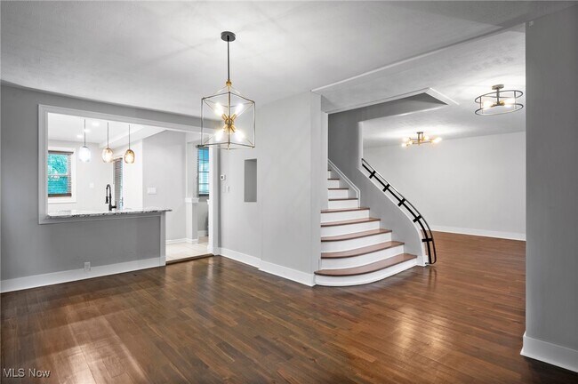 Building Photo - 3045 Scarborough Rd