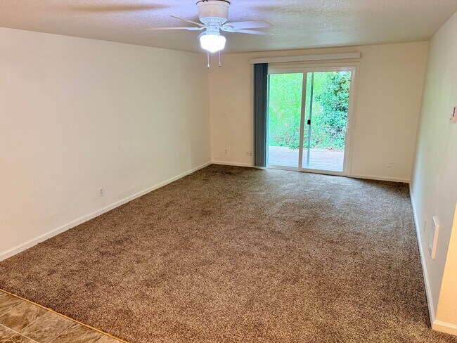Foto del edificio - Two Bedroom Apartment in Central Salem