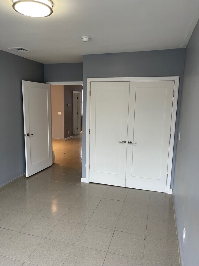 Armarios del dormitorio principal - 266 Central Ave