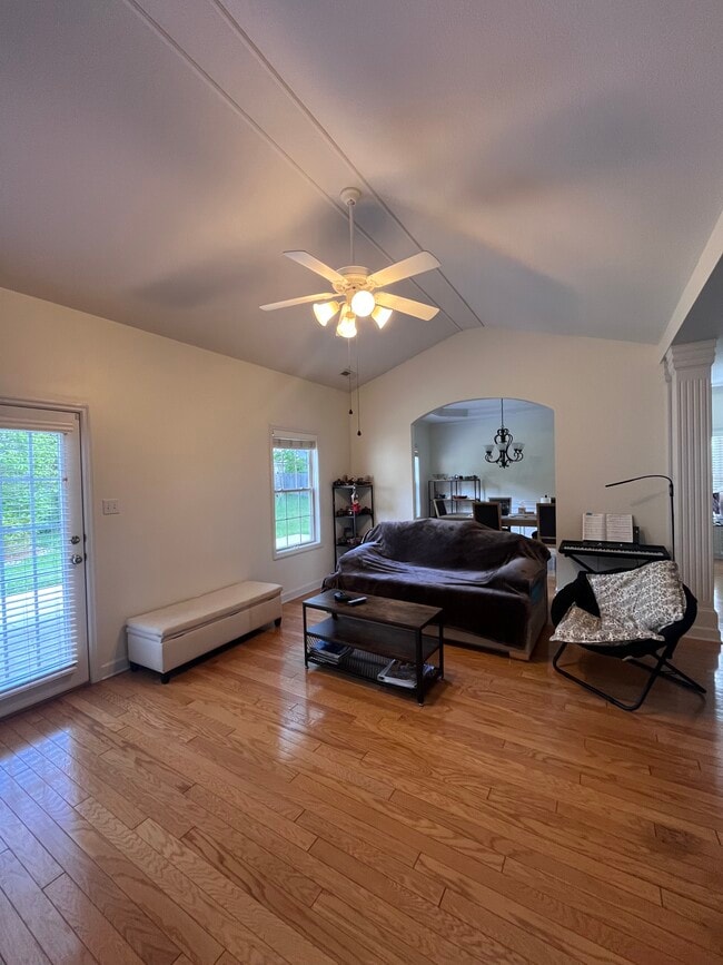 Building Photo - 1601 Silver Oak Ln