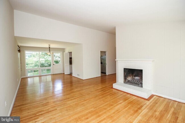 Foto del edificio - 8401 Beech Tree Rd