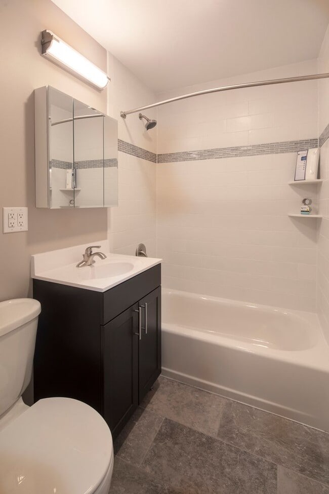 Interior Photo - Cambridge Manor