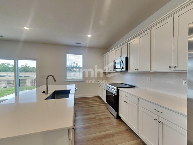 Foto del edificio - 9139 Henley Ave