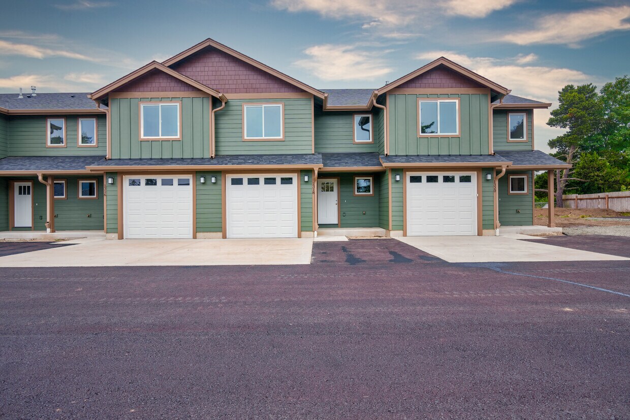 1318 Lamont Ln, Seaside, OR 97138 Townhome Rentals in Seaside OR