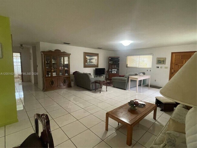 Foto del edificio - 8445 SW 4th St