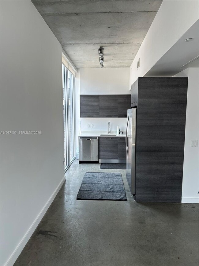 Foto del edificio - 151 SE 1st St