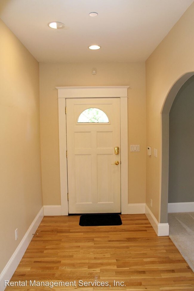 Building Photo - 4 br, 2 bath House - 6034 NE Thompson