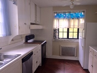 Building Photo - 1313 Adair Dr